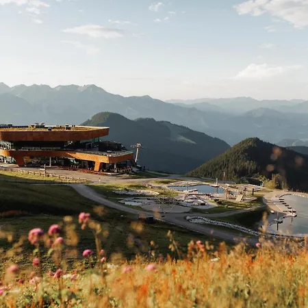 Zweite Heimat With Garden & Underground Parking Space - An Alpenluxus Appartement, Zillertal Fügen